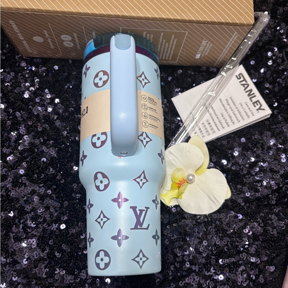 Stanley Light Blue Quencher Tumbler with Pattern - Picture 4 of 4